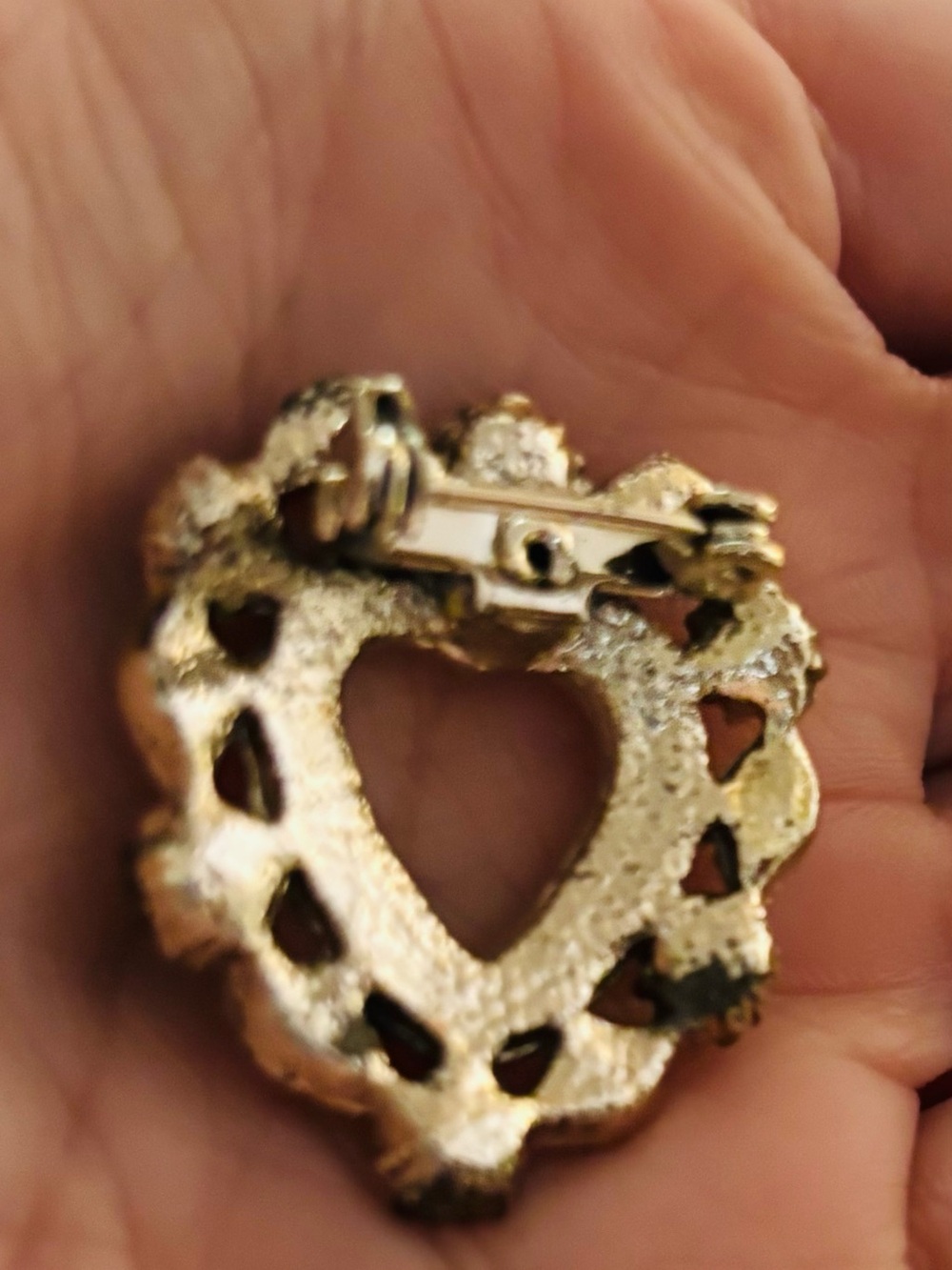 Brooch Heart-Shaped with Green Crystal Pearl Accents and Gold Tone NWOT - Picture 4 of 5
